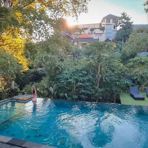 2* Pensión Yuliati House